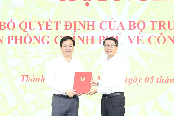 Trao quyết định bổ nhiệm lãnh đạo Hội trường Thống Nhất