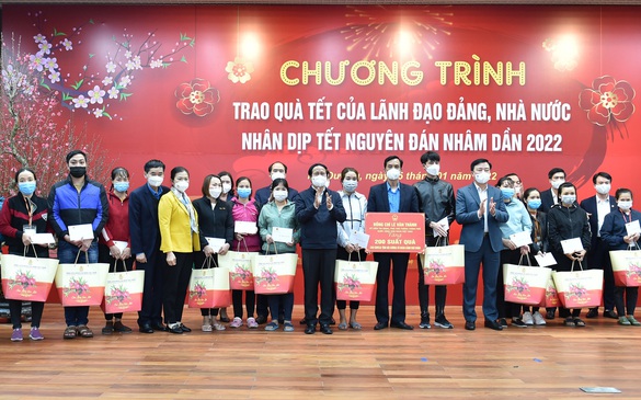 Phó Thủ tướng Lê Văn Thành trao quà Tết cho công nhân lao động khó khăn tỉnh Hải Dương