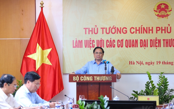 Thủ tướng làm việc với hệ thống thương vụ Việt Nam tại 176 thị trường nước ngoài