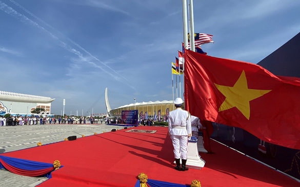 Lễ thượng cờ các đoàn thể thao tại ASEAN Para Games 12