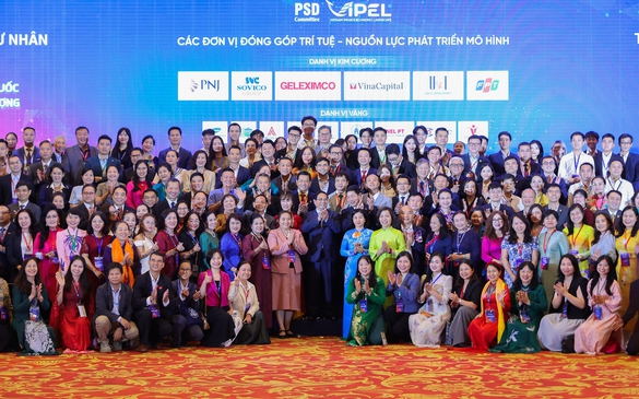 Thủ tướng: Doanh nghiệp, doanh nhân tư nhân '3 tiên phong' để 'công-tư đồng kiến quốc'