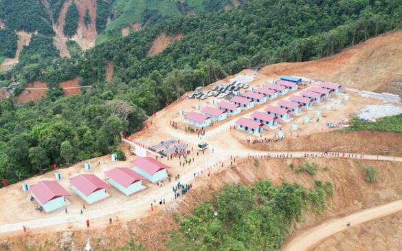 Háng Pu Xi hồi sinh sau lũ dữ - Niềm tin không thể cuốn trôi