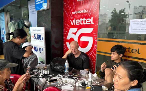 Sóng Viettel tại Huế và Đà Nẵng duy trì ổn định trong lũ dữ