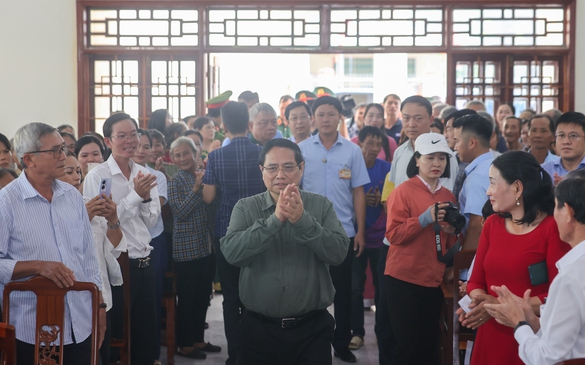 Thủ tướng dự Ngày hội Đại đoàn kết toàn dân tộc tại xã Đề Gi, tỉnh Gia Lai