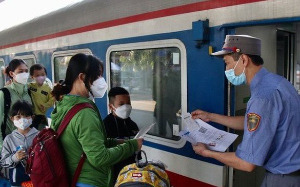 Mua, bán vé tàu nhằm mục đích thu lợi bất chính bị phạt đến 4 triệu đồng