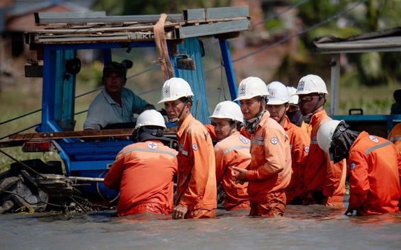 Hơn 99% khách hàng ở miền Trung – Tây Nguyên có điện trở lại sau bão số 13
