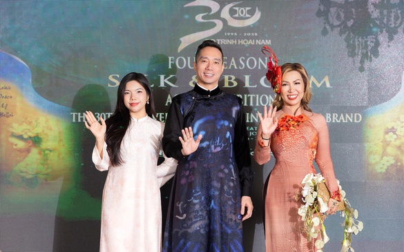 NTK Đỗ Trịnh Hoài Nam quảng bá tinh hoa Áo dài Việt đến Hoa Kỳ