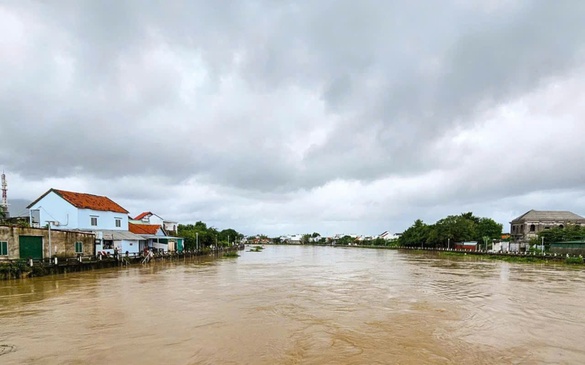 Đỉnh lũ trên sông Dinh Ninh Hòa có thể tương đương lũ lịch sử năm 1986