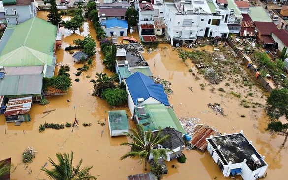 Bảo đảm nguồn cung hàng hóa thiết yếu tại các vùng bị cô lập do mưa lũ