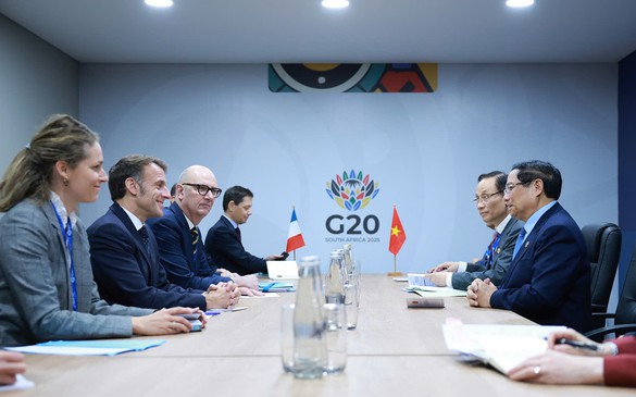 Thủ tướng Phạm Minh Chính gặp Tổng thống Pháp Emmanuel Macron