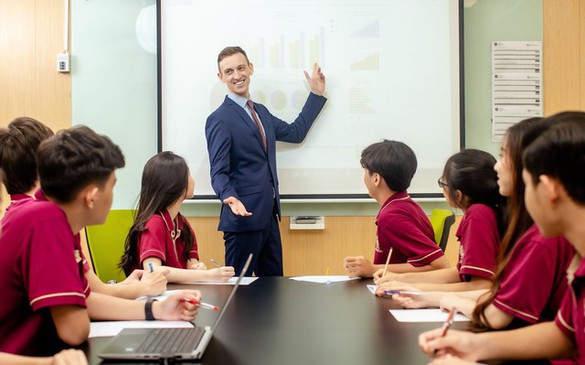 Đề xuất quy định quản lý người nước ngoài làm việc tại các cơ sở giáo dục của Việt Nam