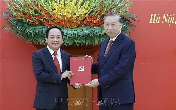 Tổng Bí thư Tô Lâm trao các quyết định bổ nhiệm Trưởng Ban Tuyên giáo và Dân vận Trung ương và Phó trưởng ban Thường trực Ban Nội chính Trung ương
