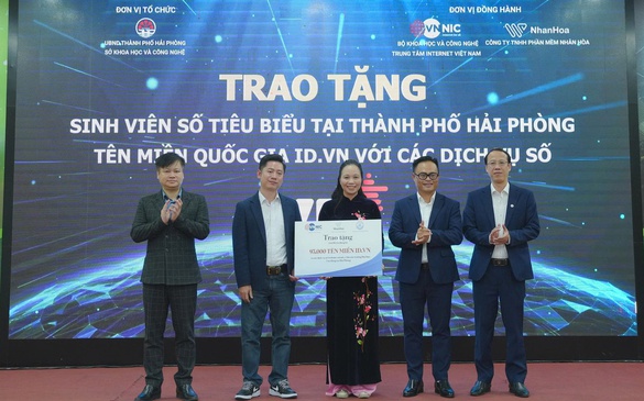 Hỗ trợ người dân, doanh nghiệp hiện diện trực tuyến tin cậy, an toàn với tên miền quốc gia .VN