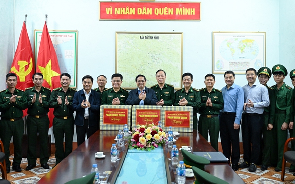Thủ tướng thăm Đồn biên phòng tại xã biên giới vùng cao Thanh Hóa