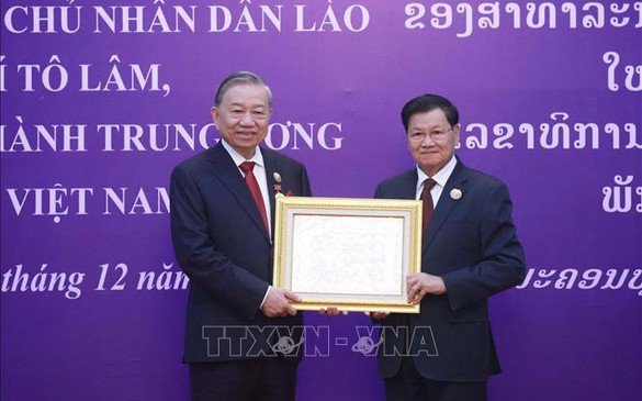 Tổng Bí thư Tô Lâm nhận Huân chương Vàng Quốc gia của Nhà nước Lào