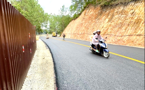 Lâm Đồng: Mở đường tạm qua đèo Mimosa, khôi phục giao thông sau 10 ngày tê liệt do sạt lở