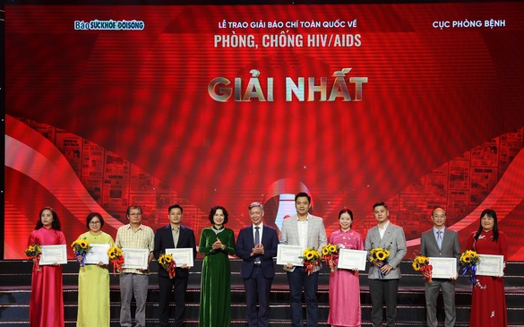Trao giải báo chí toàn quốc về phòng, chống HIV/AIDS