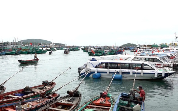 Biển động mạnh, Bộ Xây dựng ra công điện cảnh báo tàu thuyền trước khi ra khơi