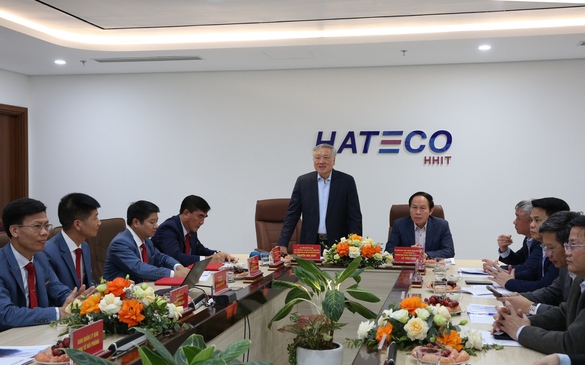 Phó Thủ tướng Thường trực Nguyễn Hòa Bình thăm Công ty VinFast và Cảng container Quốc tế Hateco Hải Phòng