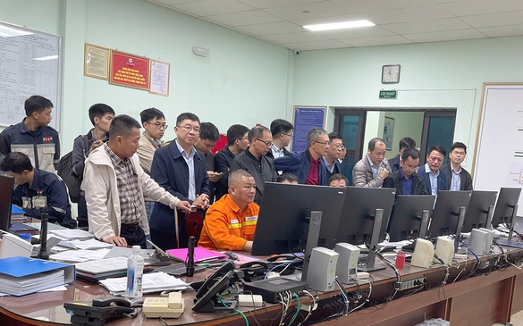 Đóng điện dự án Nâng công suất trạm biến áp 500 kV Hòa Bình