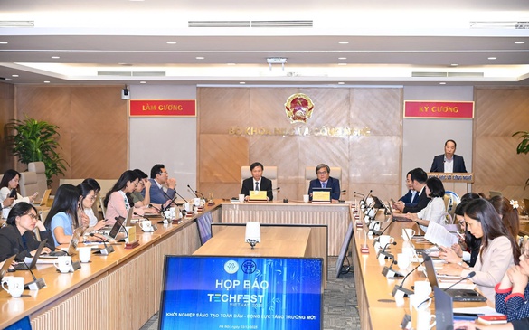 TECHFEST lần đầu tổ chức tại phố đi bộ Hồ Hoàn Kiếm