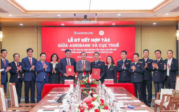 Agribank ‘bắt tay’ ngành Thuế, tăng tốc hỗ trợ hộ kinh doanh chuyển đổi