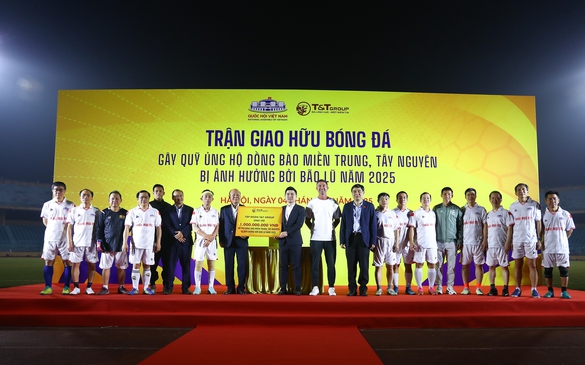 FC Đại biểu Quốc hội giao hữu cùng FC T&T Group, quyên góp hơn 1 tỷ đồng ủng hộ đồng bào vùng lũ