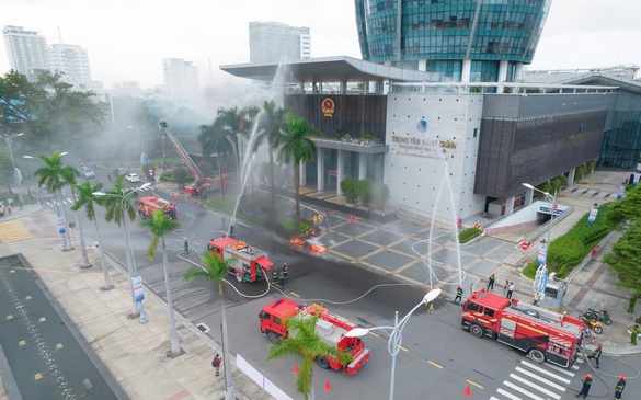 Diễn tập chữa cháy, ứng cứu 1.200 người tại Trung tâm hành chính TP. Đà Nẵng