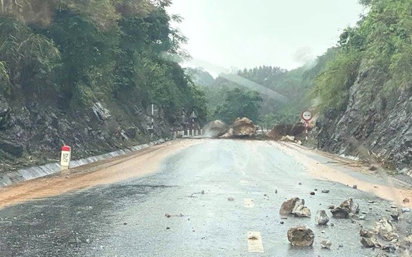 Khẩn trương khắc phục các vị trí sạt lở, chia cắt trên quốc lộ tại Bắc Bộ và Thanh Hóa