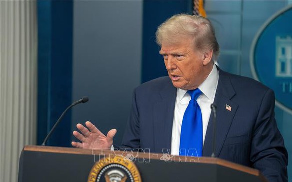 THUẾ QUAN HOA KỲ: Tổng thống Donald Trump công bố mức thuế đối với Canada