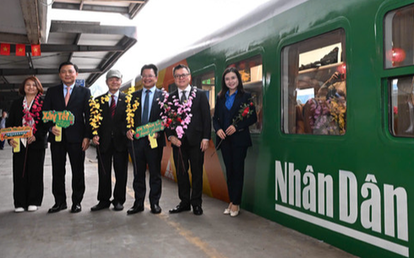 Báo Nhân Dân ra mắt “Chuyến tàu hạnh phúc”