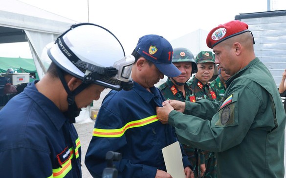 Đoàn cứu nạn, cứu hộ Việt Nam nhận Huy chương 'Anh hùng Venezuela'