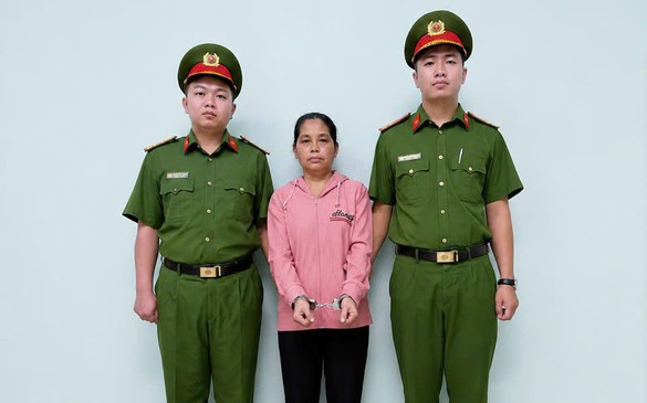 TPHCM: Bắt khẩn cấp bảo mẫu bạo hành trẻ mầm non