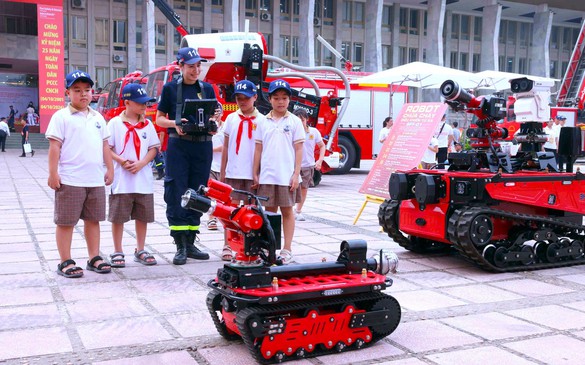 Hàng loạt công nghệ phòng cháy chữa cháy, cứu nạn hiện đại quy tụ tại Hà Nội