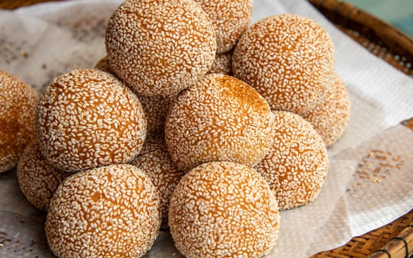 Vietnamese orange cake named as one of best fried foods around the world
