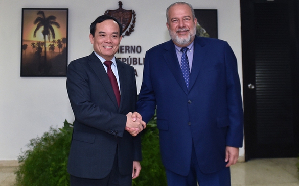 Cuban PM vows to facilitate operation of Vietnamese investors
