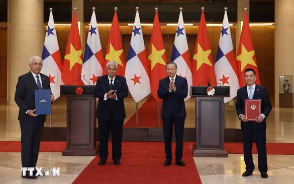 Viet Nam, Panama exchange nine cooperation agreements