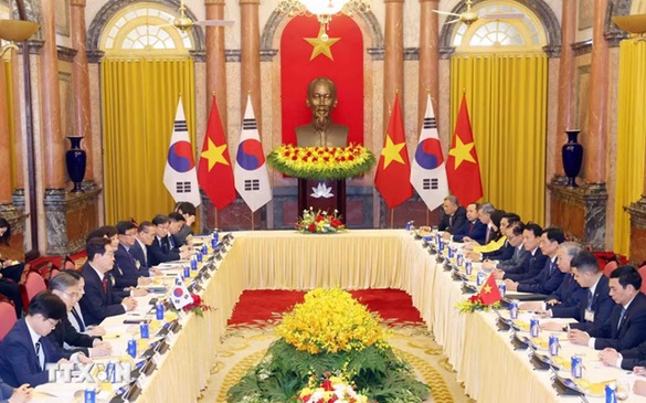Viet Nam, South Korea exchange 12 cooperation agreements
