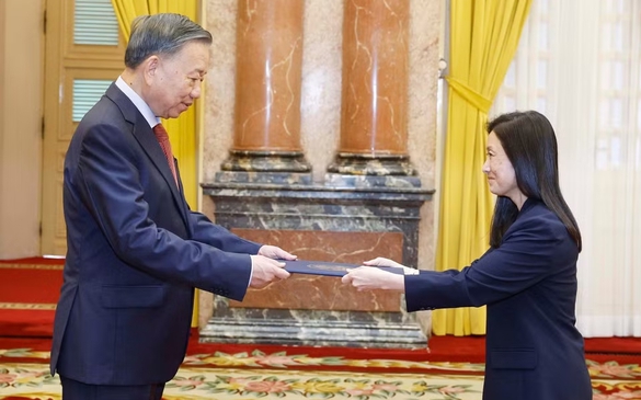 Top leader To Lam hosts newly-accredited U.S. Ambassador