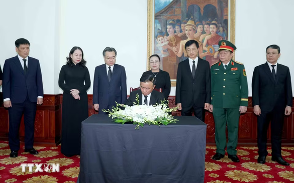 Standing member of CPVCC Secretariat Tran Cam Tu to attend funeral of President of Lao National Assembly Saysomphone Phomvihane in Vientiane