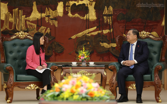Standing Deputy PM hosts U.S. Ambassador