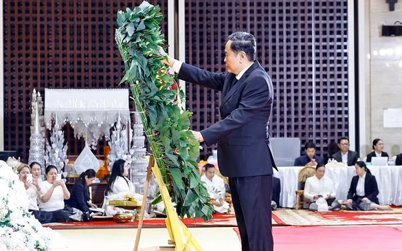 Top Vietnamese legislator pays final respects to President of Lao National Assembly Xaysomphone Phomvihane