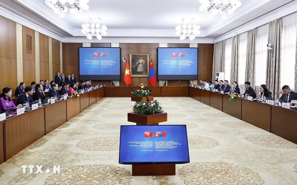 Mongolia places top importance on relations with Viet Nam: Top legislator Sandag Byambatsogt