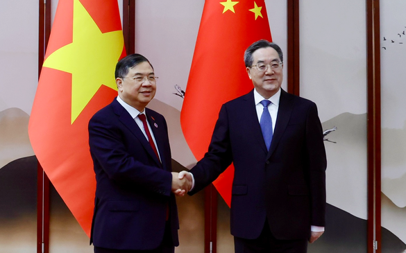Standing Deputy Prime Minister Pham Gia Tuc holds talks with Chinese Vice Premier Ding Xuexiang