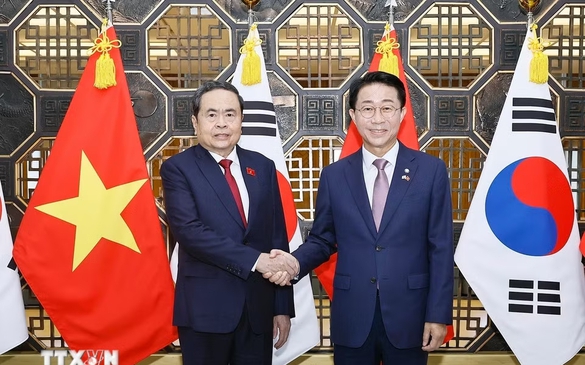 Top Vietnamese legislator holds talks with Korean counterpart Cho Jeong-sik