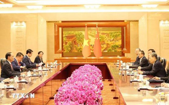 越南国会副主席陈光方会见中国全国人大常委会委员长赵乐际