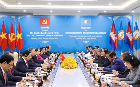 苏林总书记会见柬埔寨人民党主席洪森