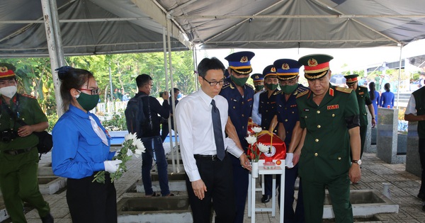 Phó Thủ tướng Vũ Đức Đam dự lễ truy điệu và an táng 28 hài cốt liệt sĩ tại Đồng Nai