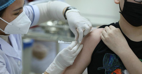 Đại dịch chưa kết thúc, cần tăng cường tiêm vaccine nhắc lại