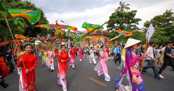 Lễ hội đường phố ‘sắc màu văn hóa” khuấy động Cố đô Huế